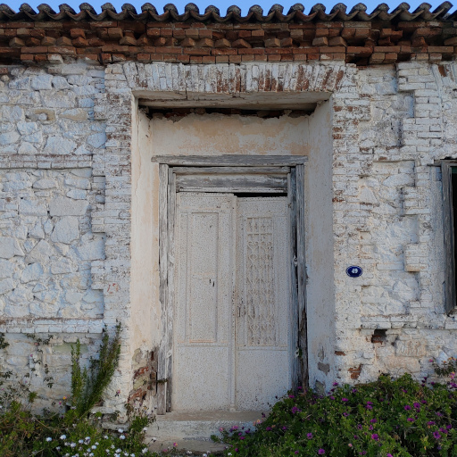 An abandoned country house in Gülbahçe village